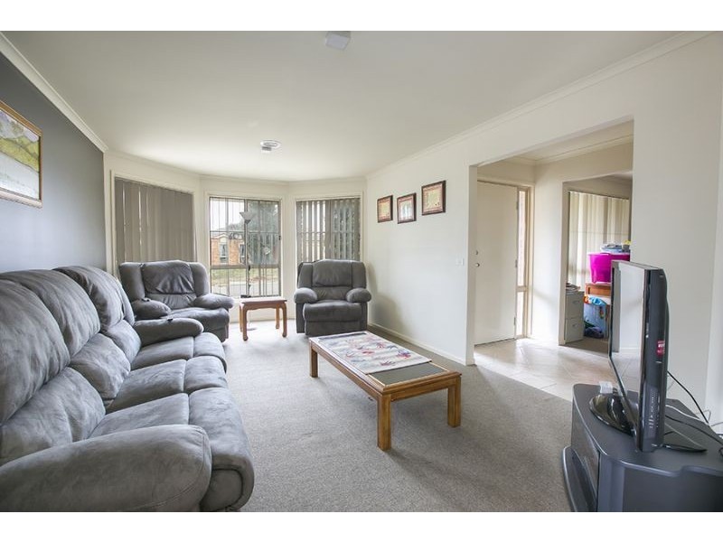 14 Mossman Drive, Cranbourne East VIC 3977
