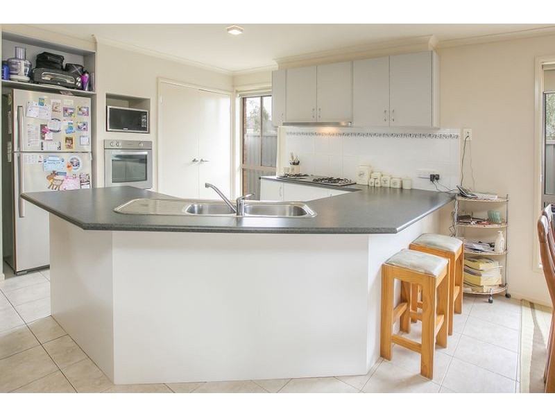 14 Mossman Drive, Cranbourne East VIC 3977
