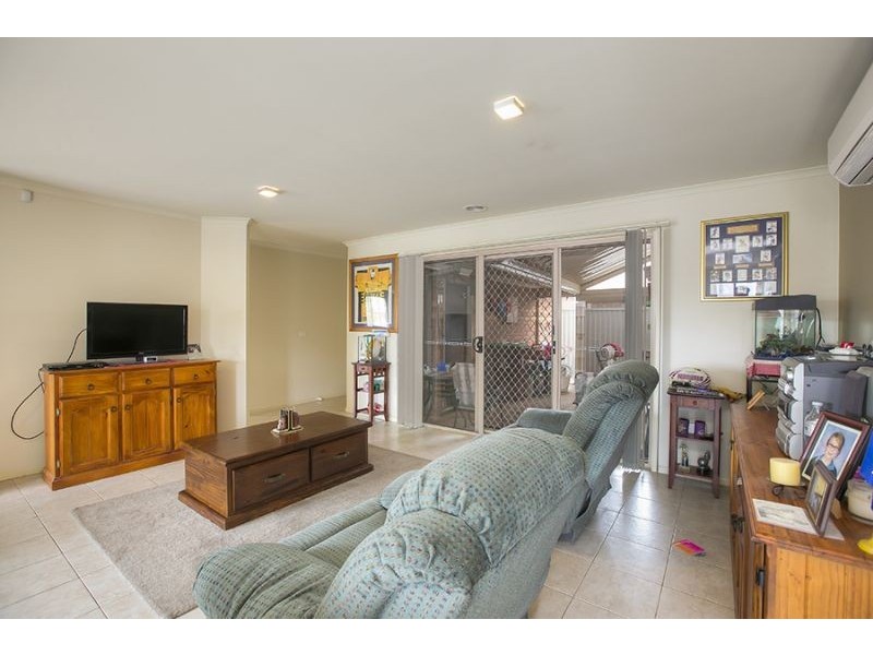 14 Mossman Drive, Cranbourne East VIC 3977