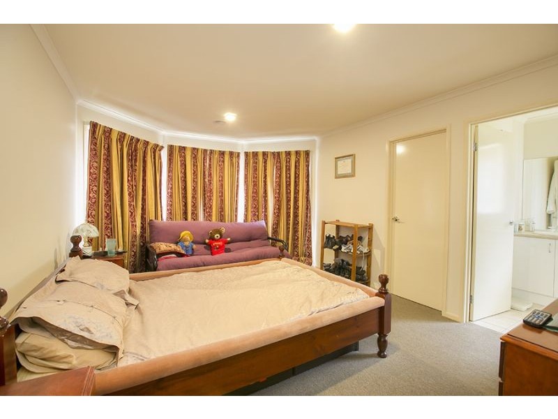 14 Mossman Drive, Cranbourne East VIC 3977