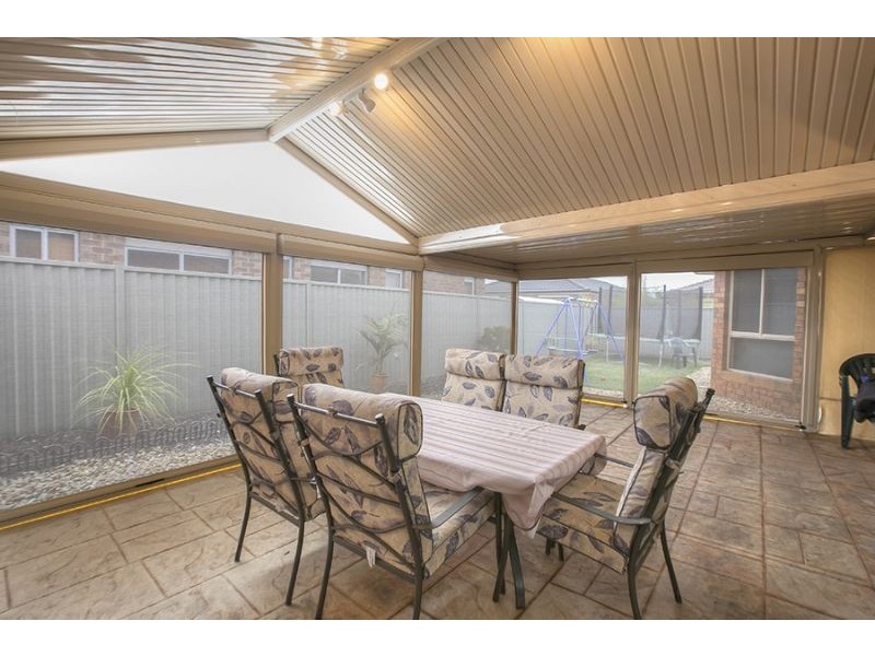 14 Mossman Drive, Cranbourne East VIC 3977