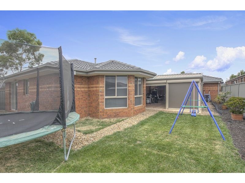 14 Mossman Drive, Cranbourne East VIC 3977