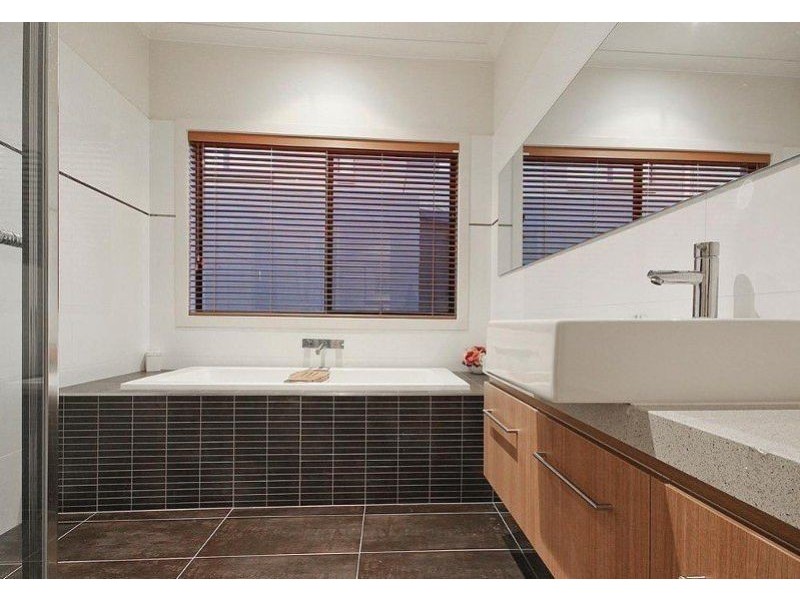 7 Nature Circuit, Cranbourne North VIC 3977