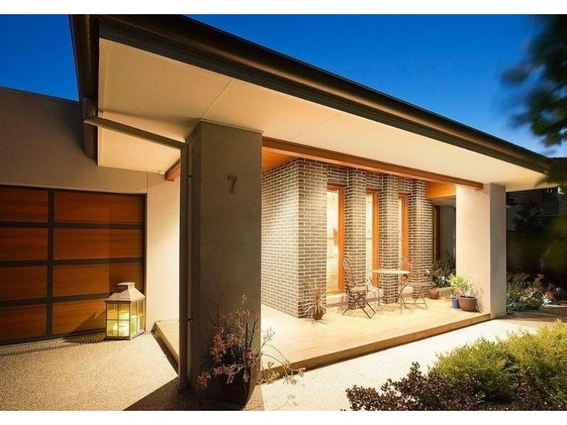 7 Nature Circuit, Cranbourne North VIC 3977