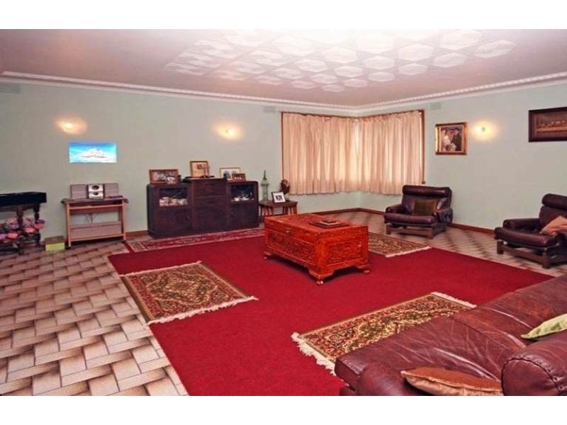 1 Heather Grove, Cranbourne East VIC 3977