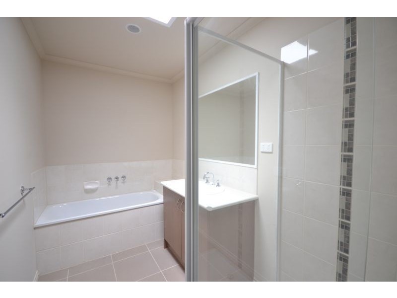 9 Pallyang Lane, Cranbourne VIC 3977