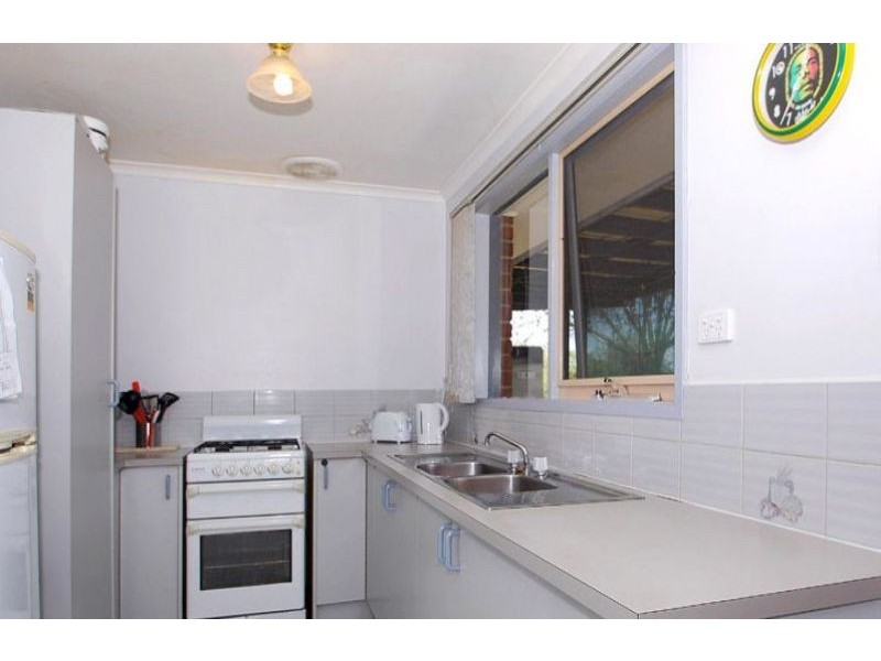 17 Caroline Crescent, Cranbourne West VIC 3977