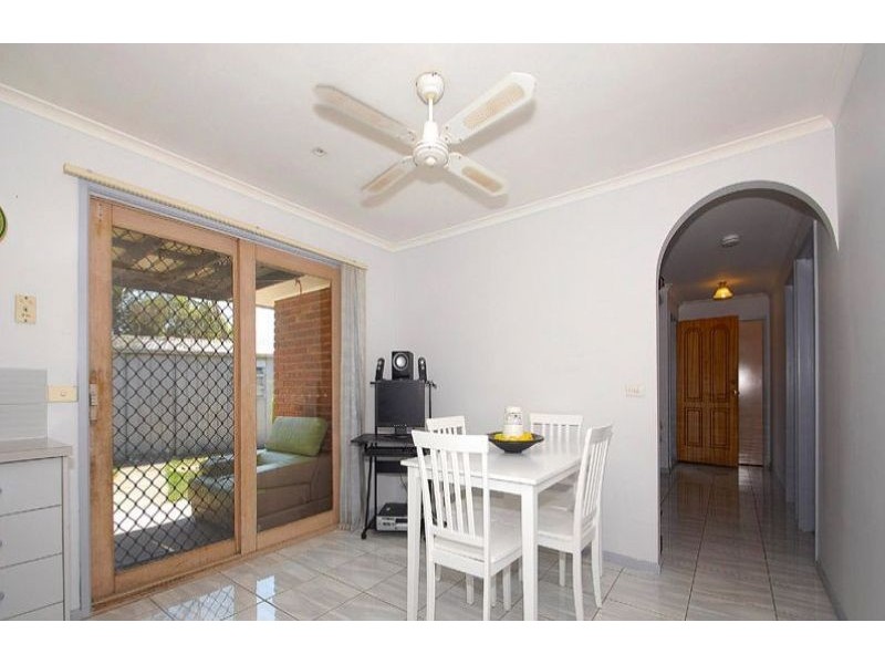 17 Caroline Crescent, Cranbourne West VIC 3977