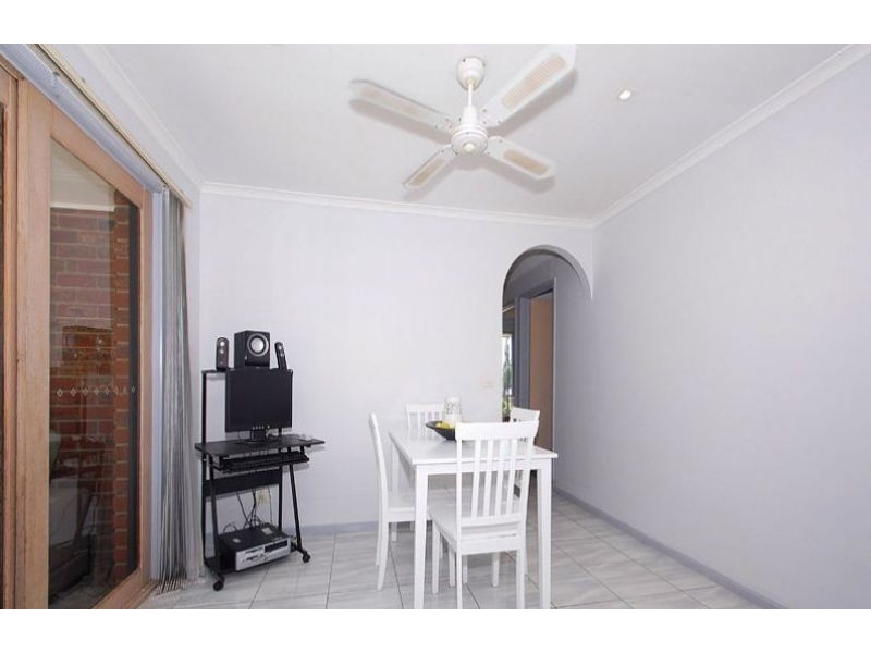 17 Caroline Crescent, Cranbourne West VIC 3977