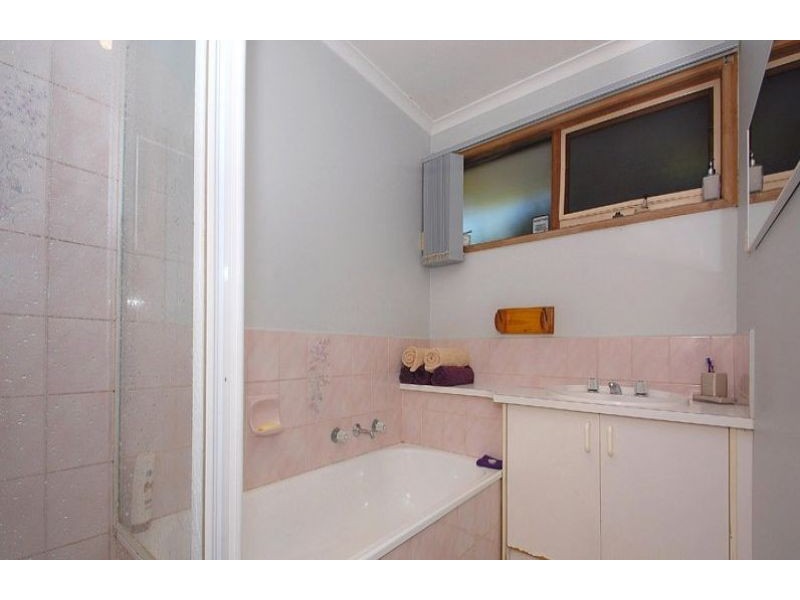 17 Caroline Crescent, Cranbourne West VIC 3977