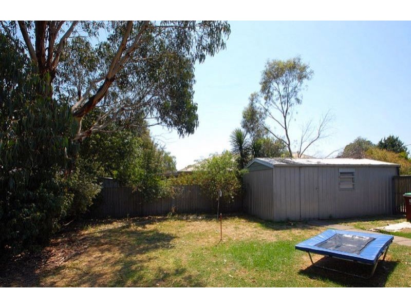 17 Caroline Crescent, Cranbourne West VIC 3977