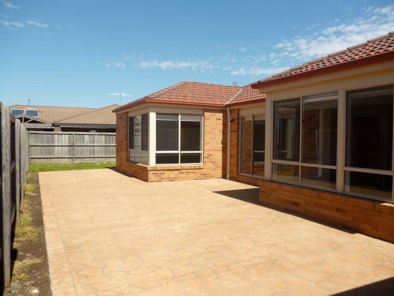 12 Silky Oak Drive, Cranbourne VIC 3977