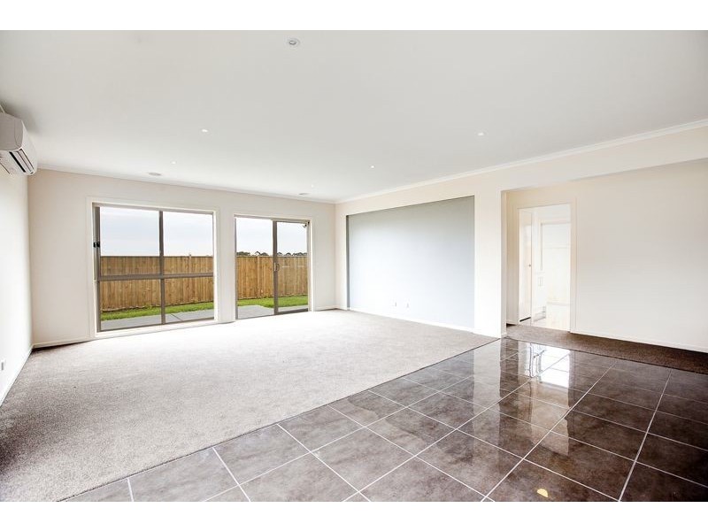 11 Hemingway Grove, Cranbourne West VIC 3977