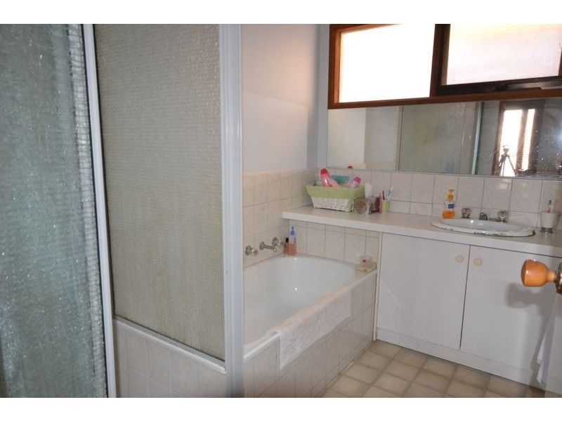 28 Michelle Drive, Hampton Park VIC 3976