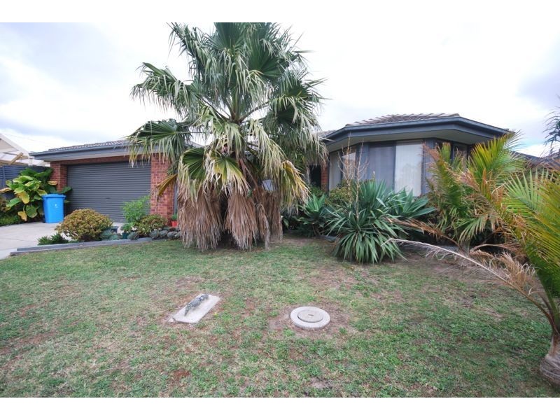 2 Kells Close, Cranbourne East VIC 3977