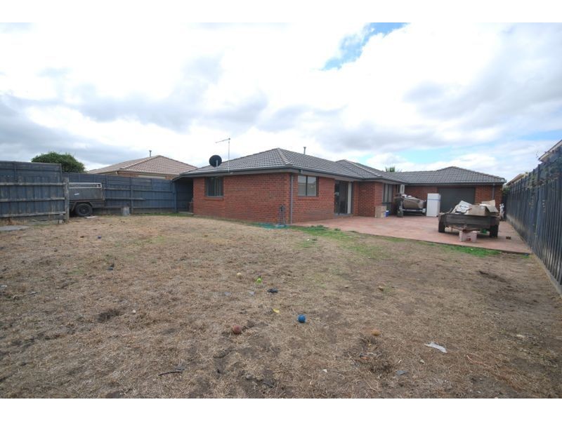 2 Kells Close, Cranbourne East VIC 3977