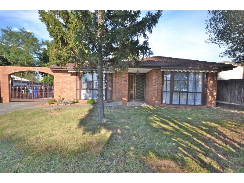 97 Lesdon Avenue, Cranbourne VIC 3977