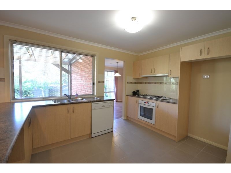 6 Fiscus Court, Cranbourne VIC 3977