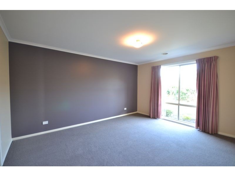 6 Fiscus Court, Cranbourne VIC 3977