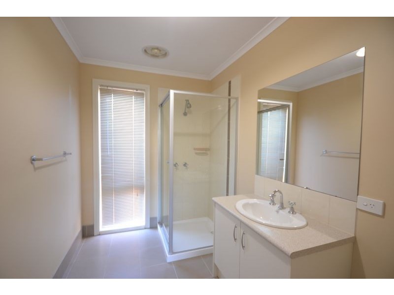 6 Fiscus Court, Cranbourne VIC 3977