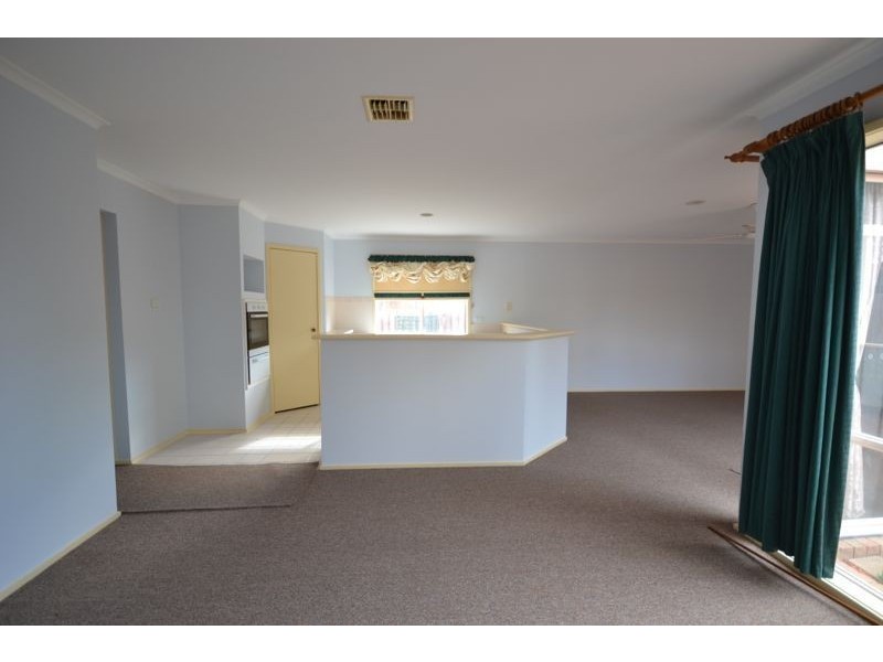 3 Julia Court, Cranbourne North VIC 3977