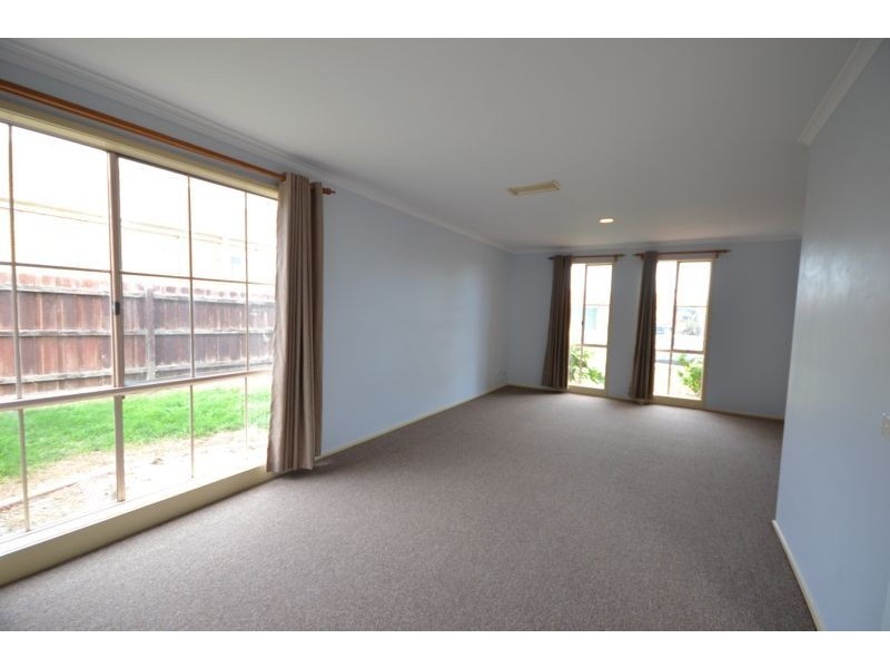 3 Julia Court, Cranbourne North VIC 3977