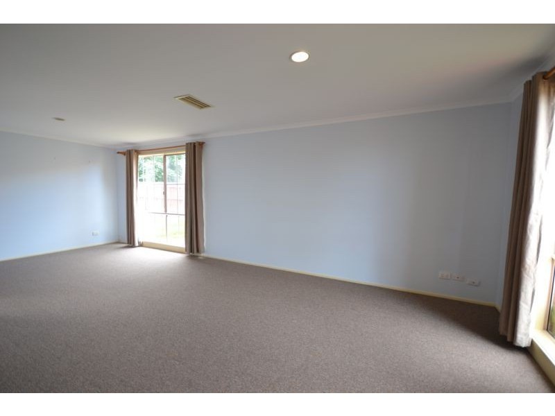 3 Julia Court, Cranbourne North VIC 3977