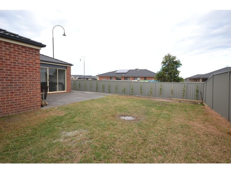 49 Bradford Drive, Cranbourne East VIC 3977