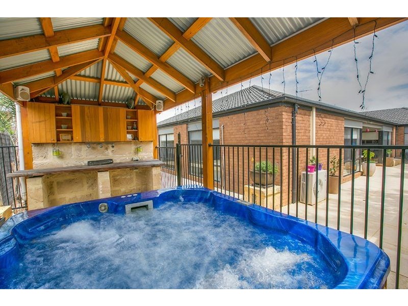 12 Emmett Avenue, Berwick VIC 3806