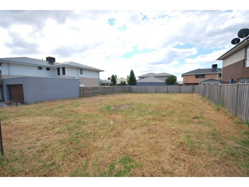 6 Sierra Boulevard, Cranbourne North VIC 3977