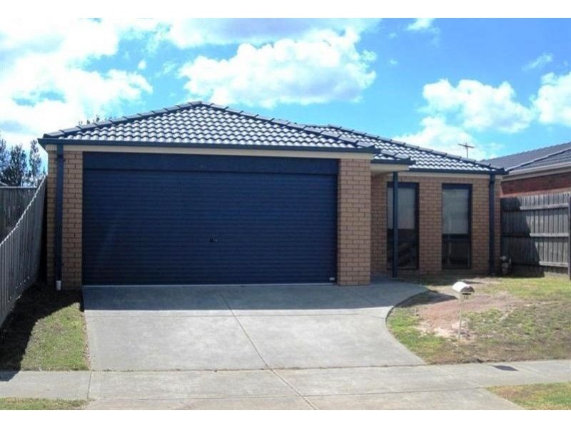 10 Sir Thomas Drive, Pakenham VIC 3810