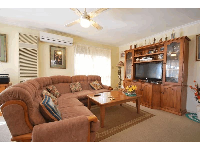 29 Frances Crescent, Cranbourne North VIC 3977