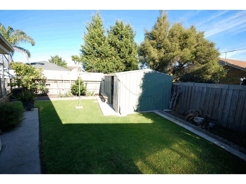 29 Frances Crescent, Cranbourne North VIC 3977