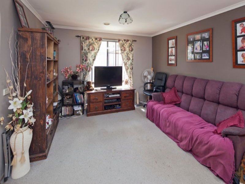 52 Dunbarton Drive, Pakenham VIC 3810