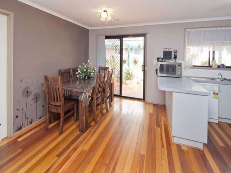 52 Dunbarton Drive, Pakenham VIC 3810