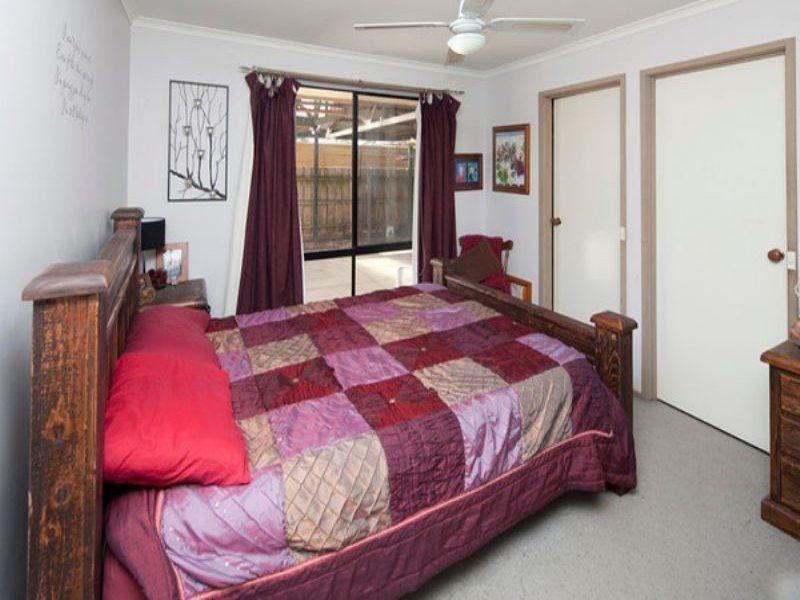 52 Dunbarton Drive, Pakenham VIC 3810