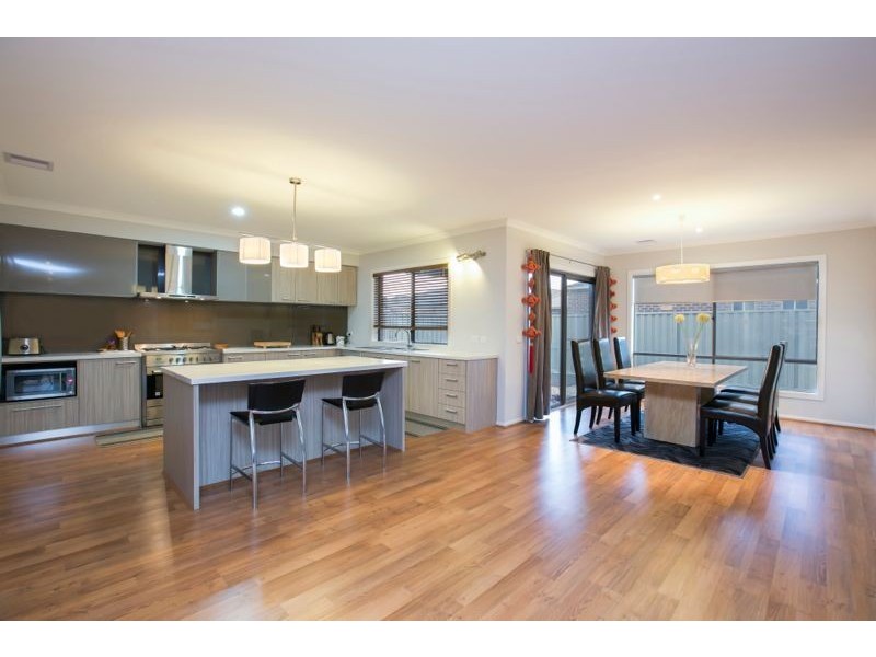 18 Ardent Crescent, Cranbourne East VIC 3977