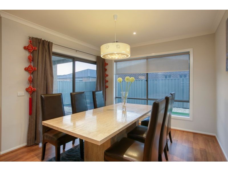 18 Ardent Crescent, Cranbourne East VIC 3977