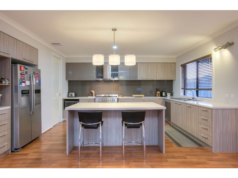 18 Ardent Crescent, Cranbourne East VIC 3977