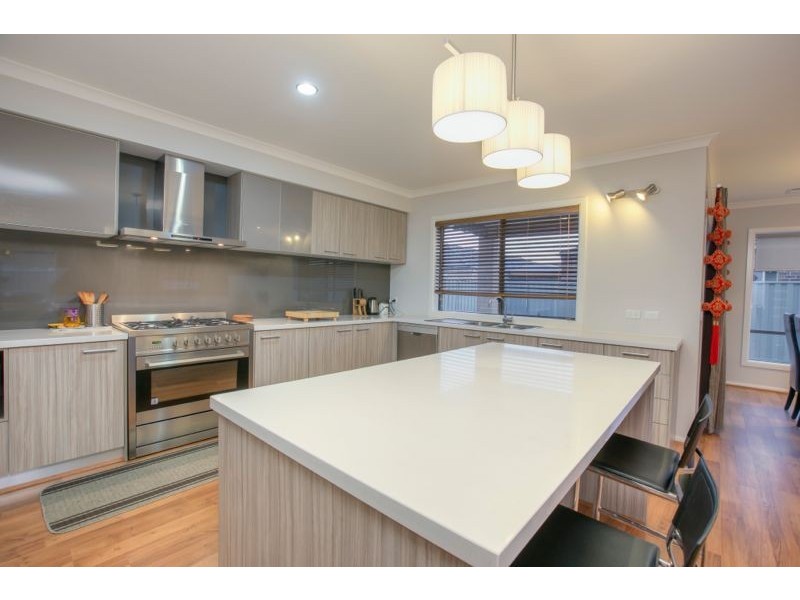 18 Ardent Crescent, Cranbourne East VIC 3977