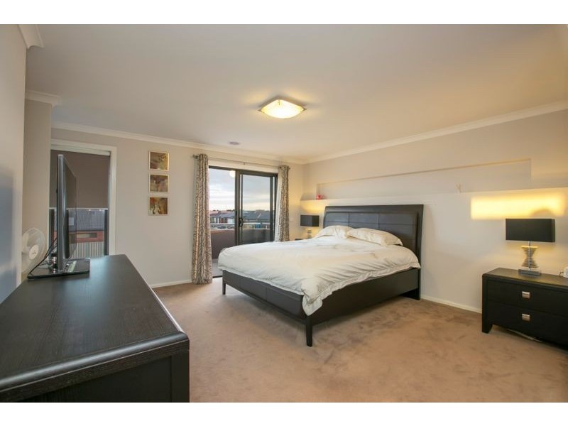 18 Ardent Crescent, Cranbourne East VIC 3977