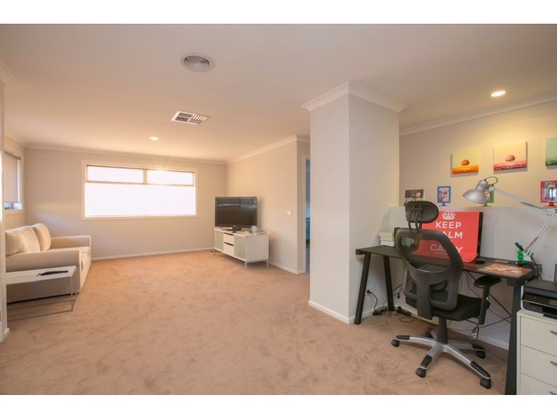 18 Ardent Crescent, Cranbourne East VIC 3977