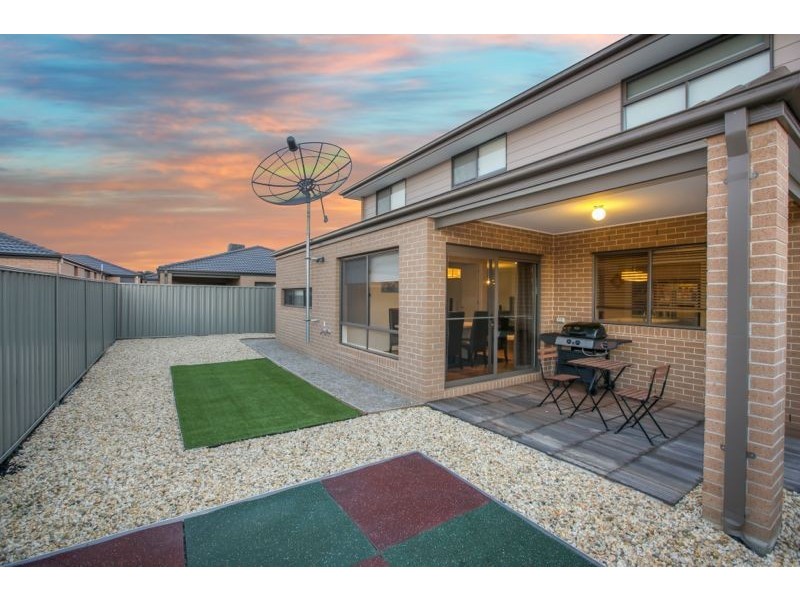 18 Ardent Crescent, Cranbourne East VIC 3977
