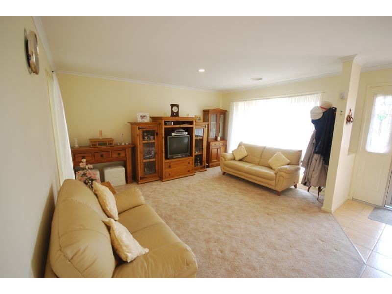 11 Foxwood Drive, Cranbourne East VIC 3977