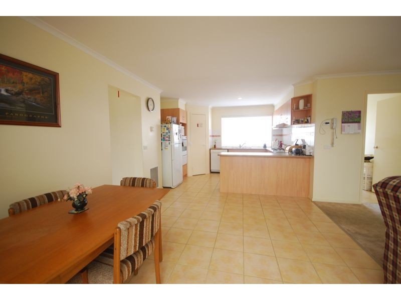 11 Foxwood Drive, Cranbourne East VIC 3977