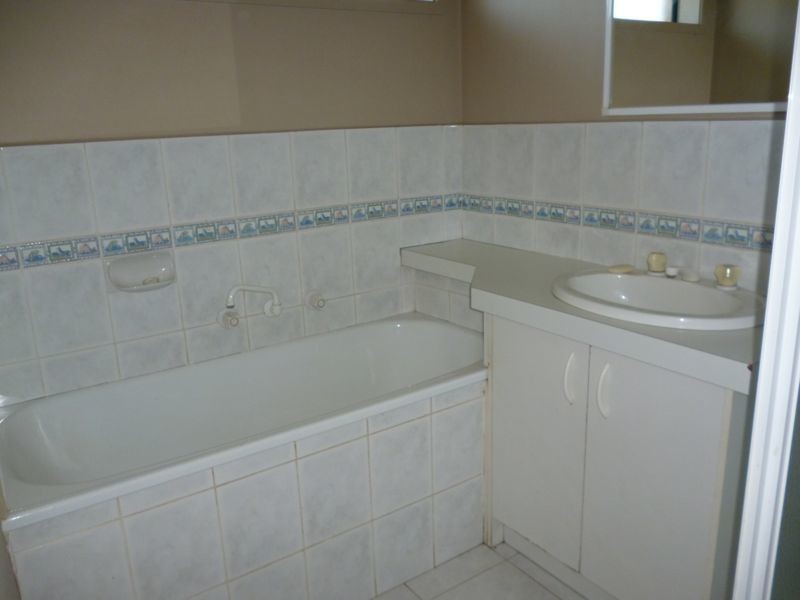 5 Greenmantle Close, Cranbourne VIC 3977