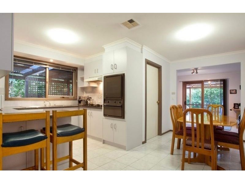 11 Frances Crescent, Cranbourne North VIC 3977