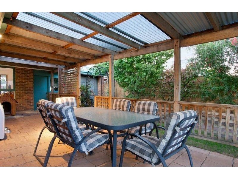 11 Frances Crescent, Cranbourne North VIC 3977
