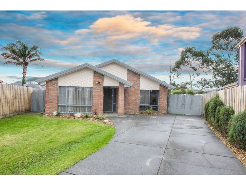126 Courtenay Avenue, Cranbourne North VIC 3977