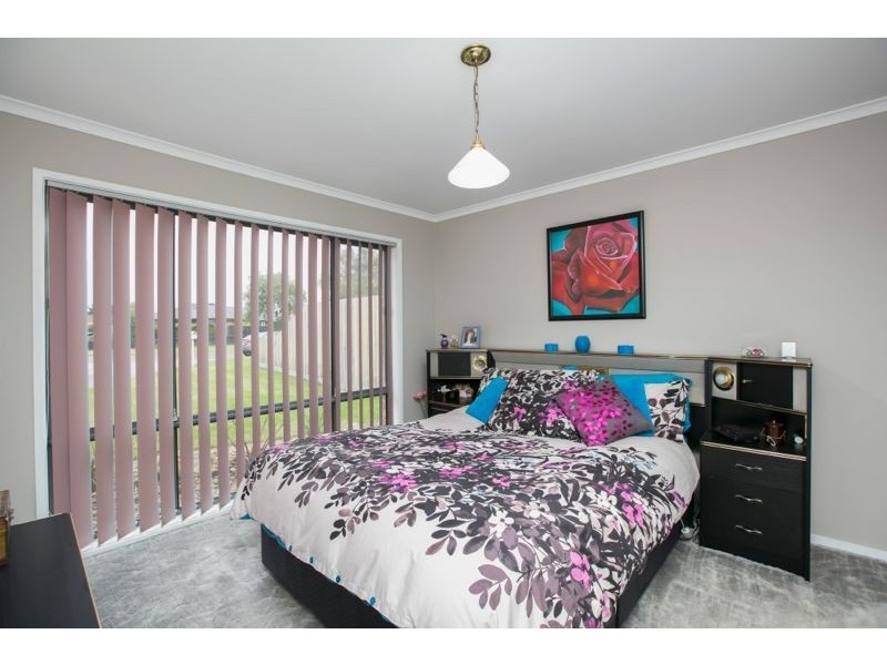 126 Courtenay Avenue, Cranbourne North VIC 3977